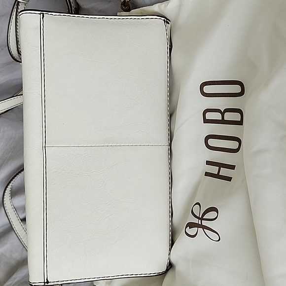 Hobo Meter cross body bag in an off white leather - Picture 3 of 8